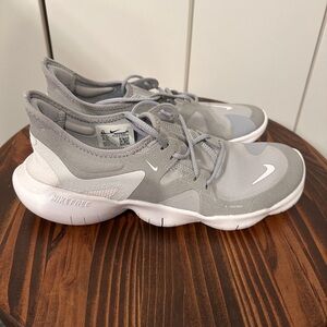 Nike Women's Free RN 5.0 Shoes - Grey